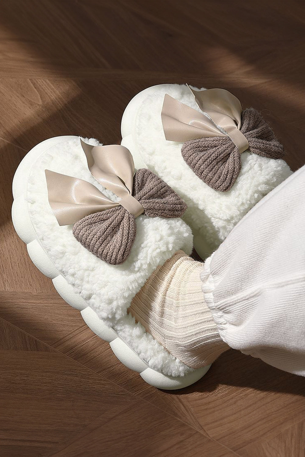 Camel Contrast Bowknot Applique Plush Winter Slippers